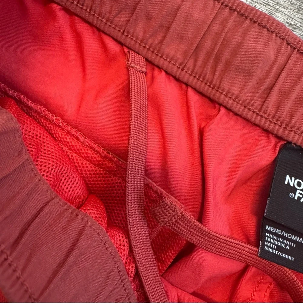 The North Face Class V Relaxed Fit Pull On Horizon Red Shorts Mens Sz. L